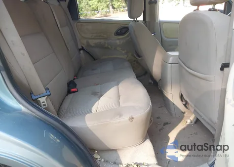 2005 Ford Escape Xlt z USA, uszkodzony, nr VIN 1FMYU03115KD87970